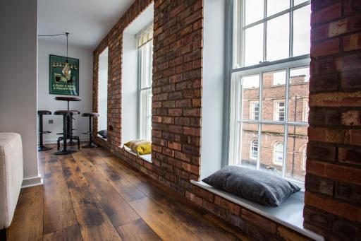 Chester railway station luxury apartment - sleeps 4 & FREE parking! - Housity