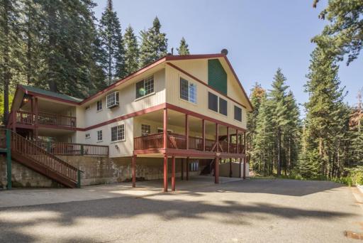 YoBee! Park Reservation Included! Heart of Yosemite - Homey Studios and Breakfast - Housity