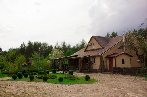Затишна садиба з озером біля лісу - Housity