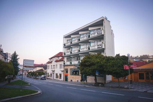 Hotel Krystal - Housity