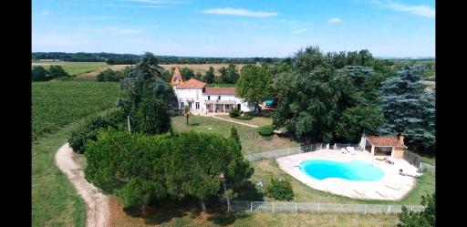 CHATEAU LA LOGE - Housity