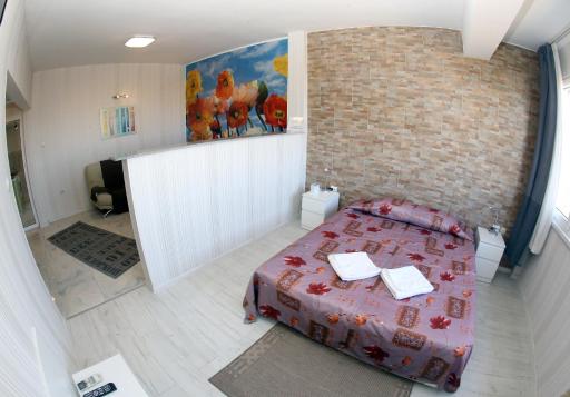 COLORED HOUSE Apartments - Housity