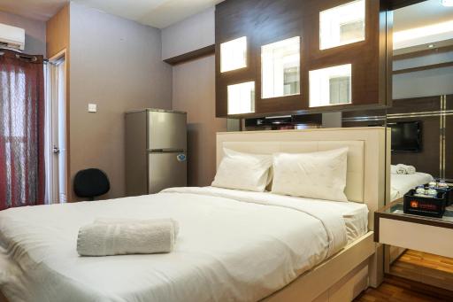 Comfortable Studio @ Green Bay Pluit Apartment By Travelio - Housity