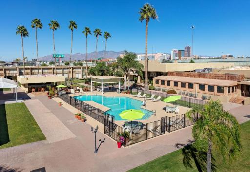 Ramada by Wyndham Tucson - Housity