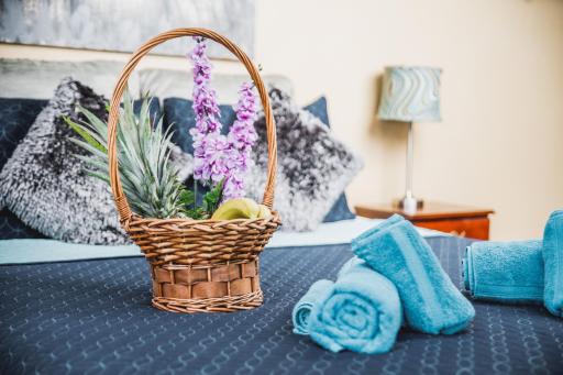 The Valley Oasis Inn - Housity