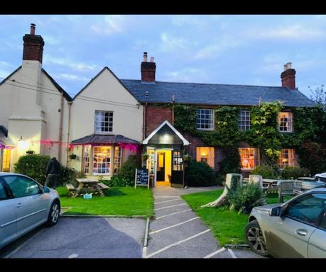 The Compasses Inn - Housity