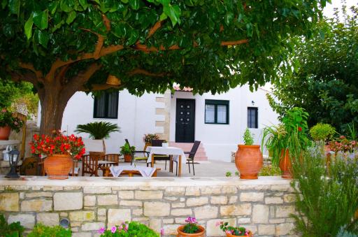 Chrisa Holiday Home - Housity