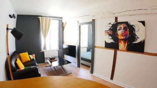 Coeur de ville, joli 2 pieces au 1er étage, Wifi ! - Housity