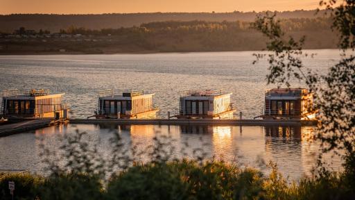 Hausboote und Ferienhäuser Marina Mücheln - Housity