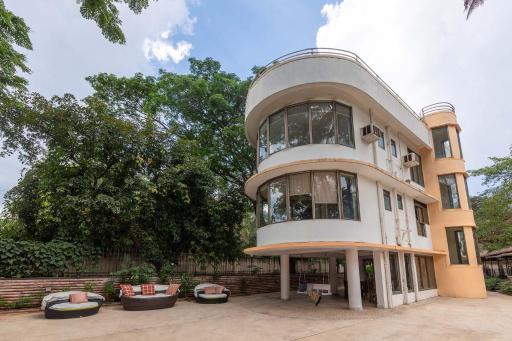 The Boulevard by StayVista - A city-center villa boasting a private plunge pool, Jacuzzi & a revitalizing rain shower - Housity