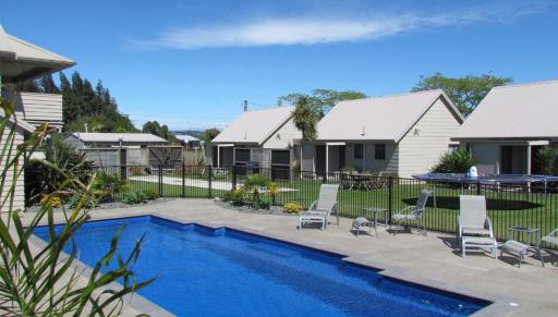 Riverbend Family Lodge - Housity