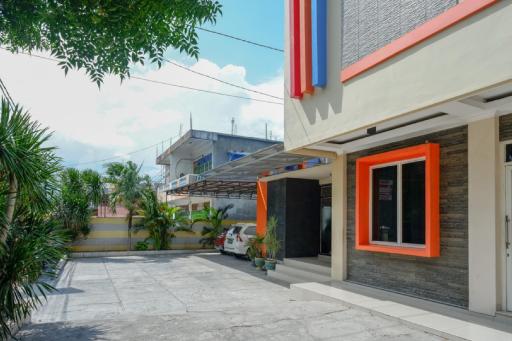 RedDoorz near Millenium Waterpark Palu - Housity