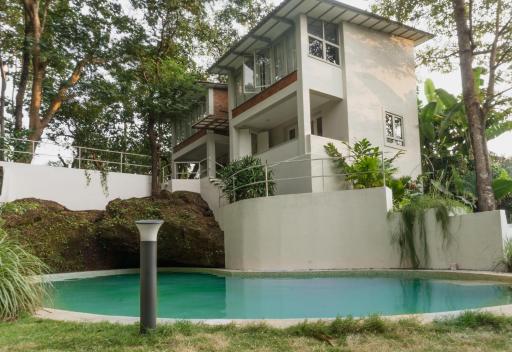 The Island Sanctuary - A Village Secret - Housity