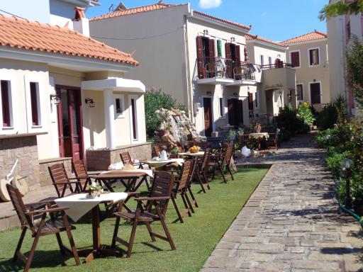 Niki Studios Sea - Front - Housity
