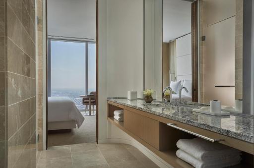 Four Seasons Hotel Philadelphia at Comcast Center - Housity