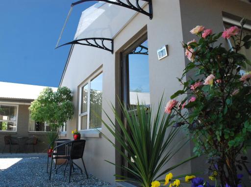 Almond Court Motel - Hizvo