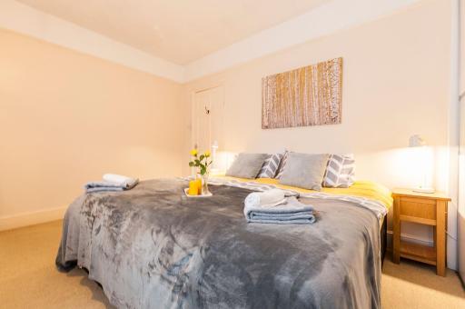 Radford Place - Central Exeter - Patio & Garden - Beach - Chiefs - Uni -WiFi - Housity