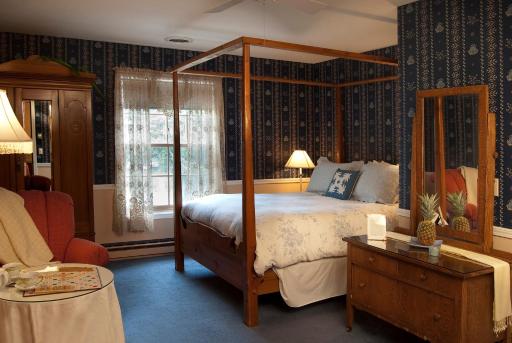Eagle Harbor Inn - Housity