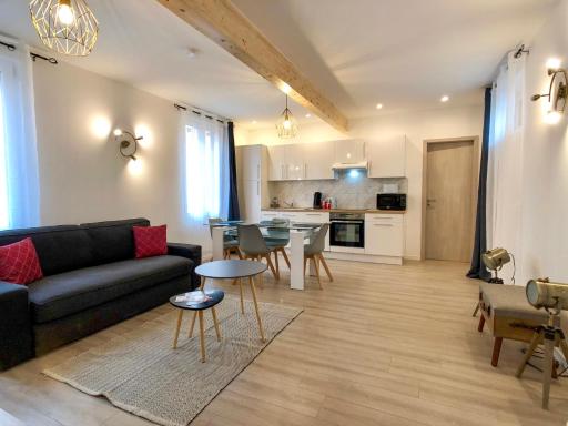 Charming Home - City Center Cosy Apartments - Housity