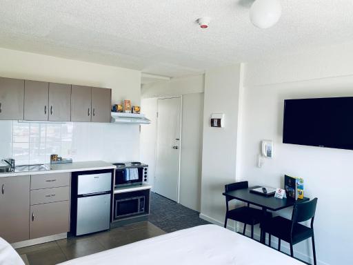 Adina Place Motel Apartments - Housity