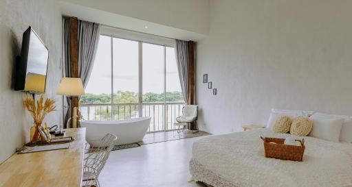 White Wall Riverfront Hotel - Housity