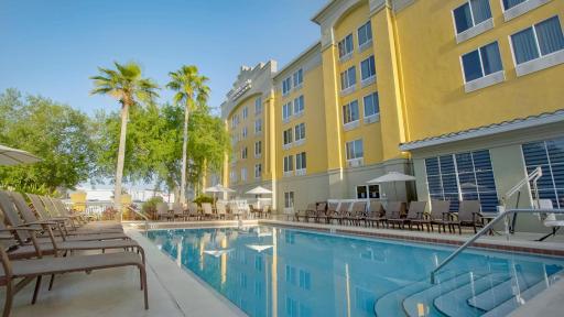 Galleria Palms Orlando - Free Theme Park Shuttles - Housity