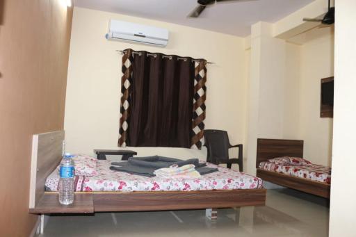 Hotel Laxmi Sadan - Housity
