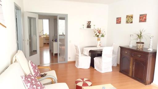 Spacious Apartment in Oostende with Balcony and Parking - Housity