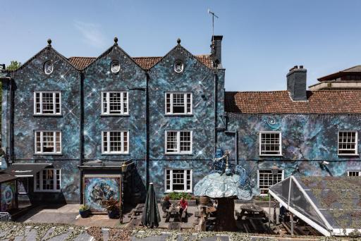 The Full Moon Backpackers - Housity