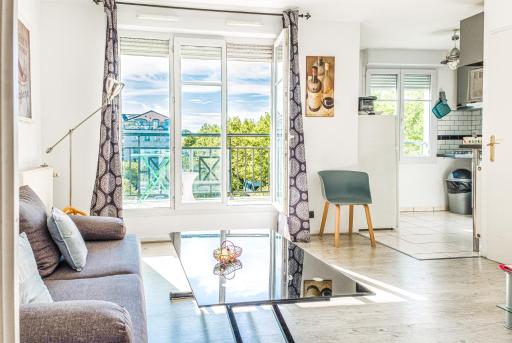 Family Travel Paris - Housity