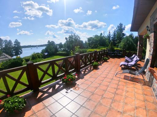 Family Lake House - Housity