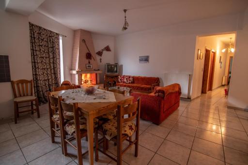TRADITIONAL FAMILY GUEST HOUSE IDI - Housity