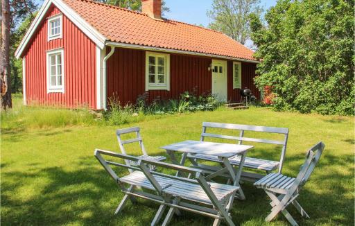 2 Bedroom Beautiful Home In Gamleby - Housity