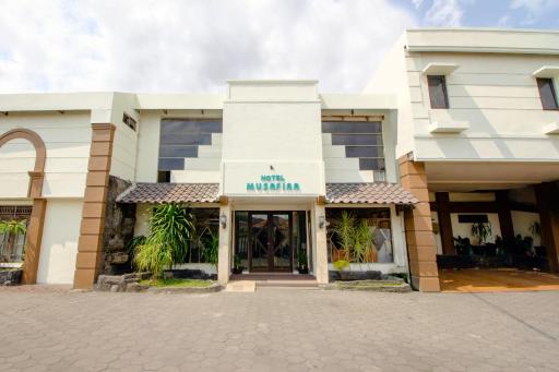 OYO 1683 Hotel Musafira Syariah - Housity