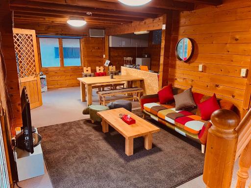 Tomy's Log House - Need CAR - Housity