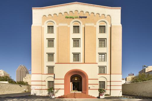 Holiday Inn Express San Antonio North Riverwalk Area, an IHG Hotel - Housity