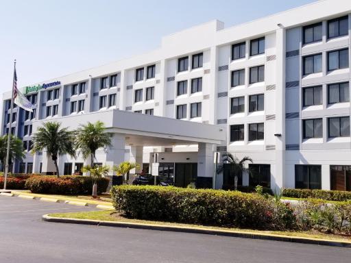 Holiday Inn Express & Suites Miami - Hialeah by IHG - Housity