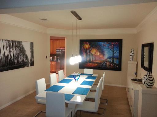 Large Modern Residence with private guest, family room & business office - Housity