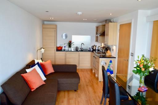 Stunning Coastal  In Newhaven Harbour - Housity
