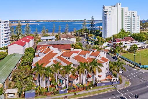 Santa Fe by the Broadwater - Housity