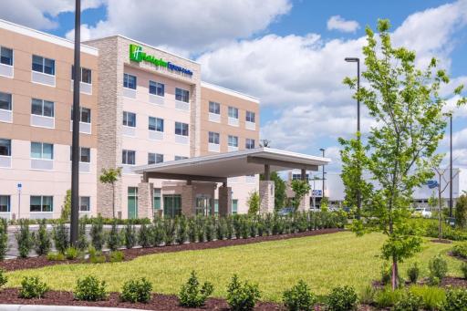 Holiday Inn Express & Suites - Tampa North - Wesley Chapel, an IHG Hotel - Housity