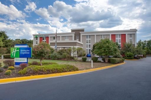 Holiday Inn Express Washington DC East- Andrews AFB by IHG - Housity