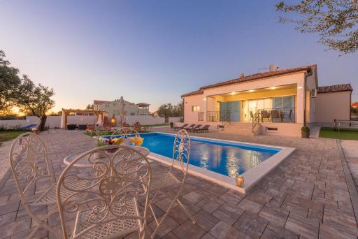 Experience only the best - house Kamber - Housity