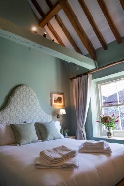 The Horse and Groom Inn - Housity