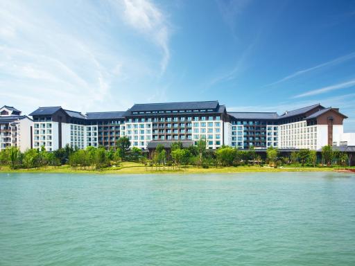 Crowne Plaza Wuxi Lake View, an IHG - Housity