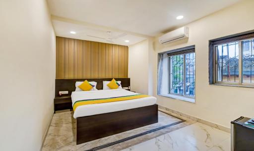 Itsy By Treebo Neeranand Plaza - Housity