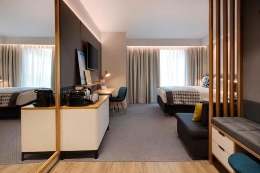 Holiday Inn London Heathrow - Bath Road, an IHG Hotel - Housity