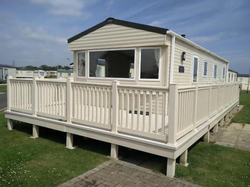 Amazing and Huge Private 8 Berth Caravan on Coast - Housity