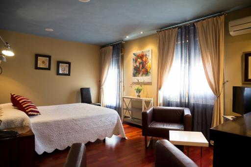 Hostal Fuentefria - Housity