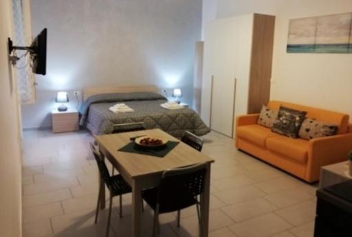 Salerno Central Station - Housity